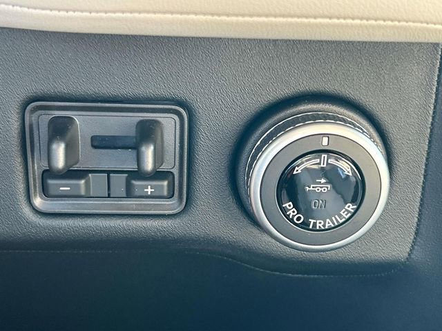 New 2026 Lincoln Navigator Reserve AWD/4WD image 32