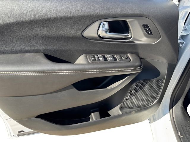 New 2026 Chrysler Pacifica Select w/ S Appearance Package image 10