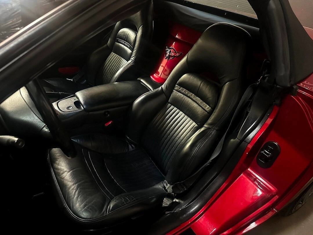 Used 2001 Chevrolet Corvette Convertible w/ Preferred Equipment Group2 image 12