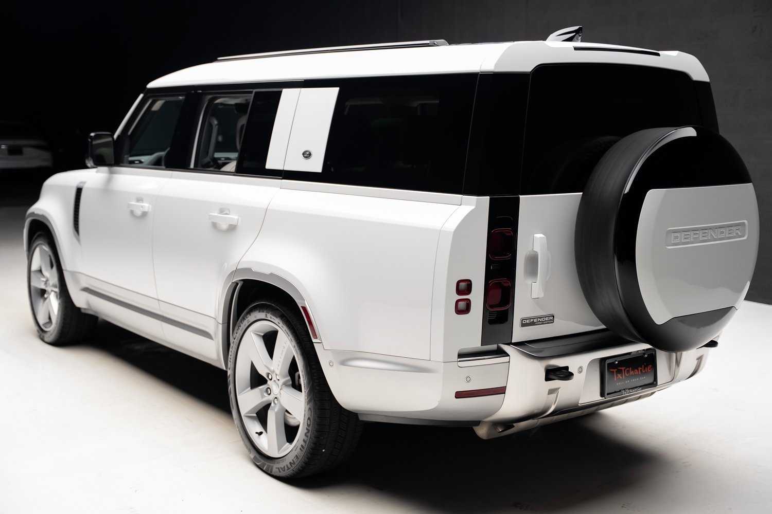 Used 2023 Land Rover Defender 130 First Edition image 25