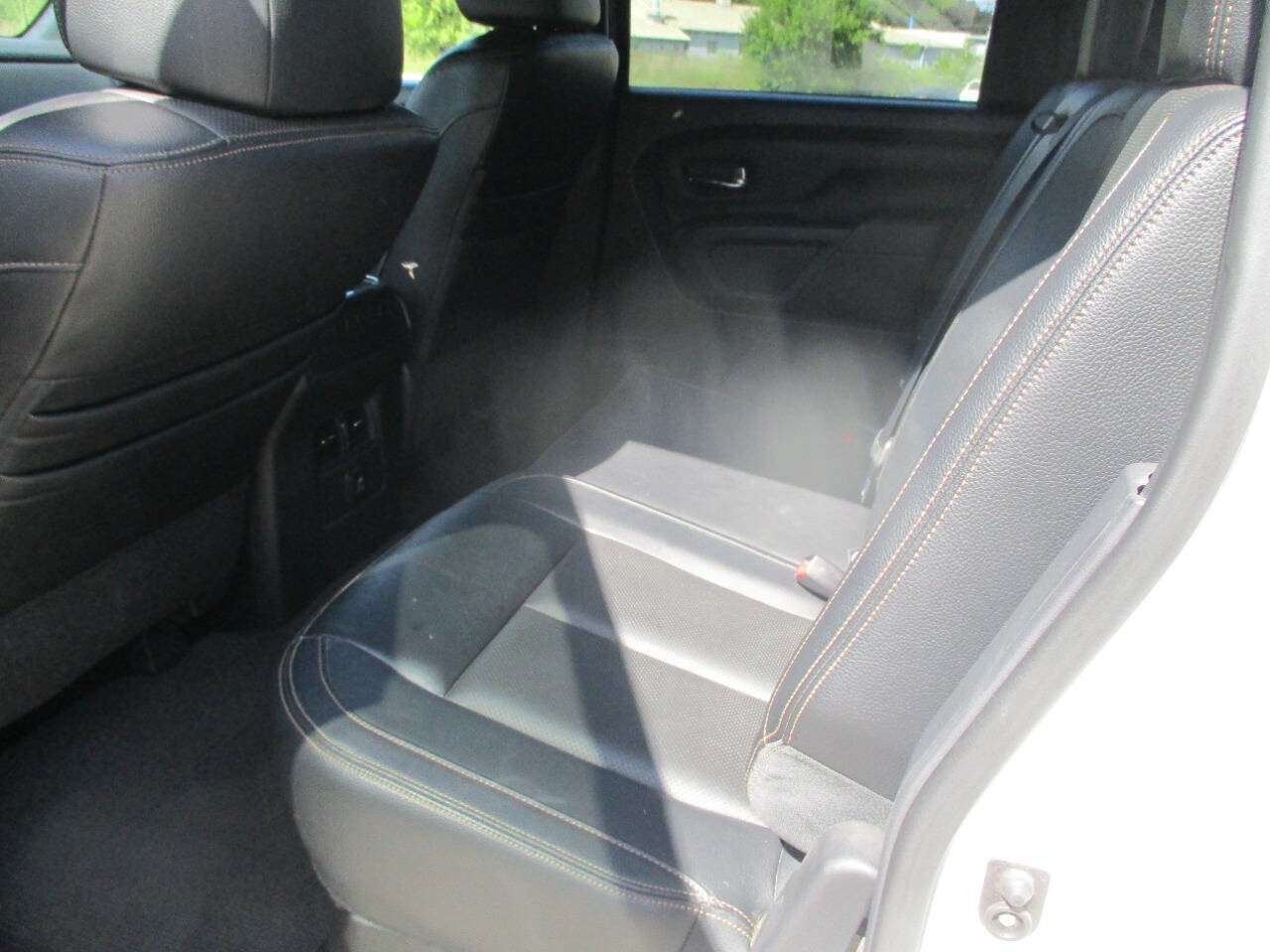 Used 2018 Nissan Titan SL image 7