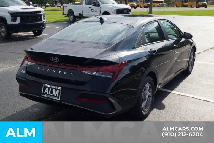 Certified 2026 Hyundai Elantra SE FWD image 5