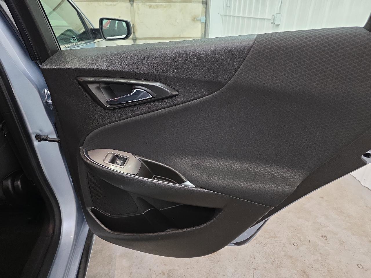 Used 2018 Chevrolet Malibu LT FWD image 41