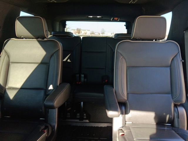 Used 2021 GMC Yukon SLT w/ SLT Premium Package image 32