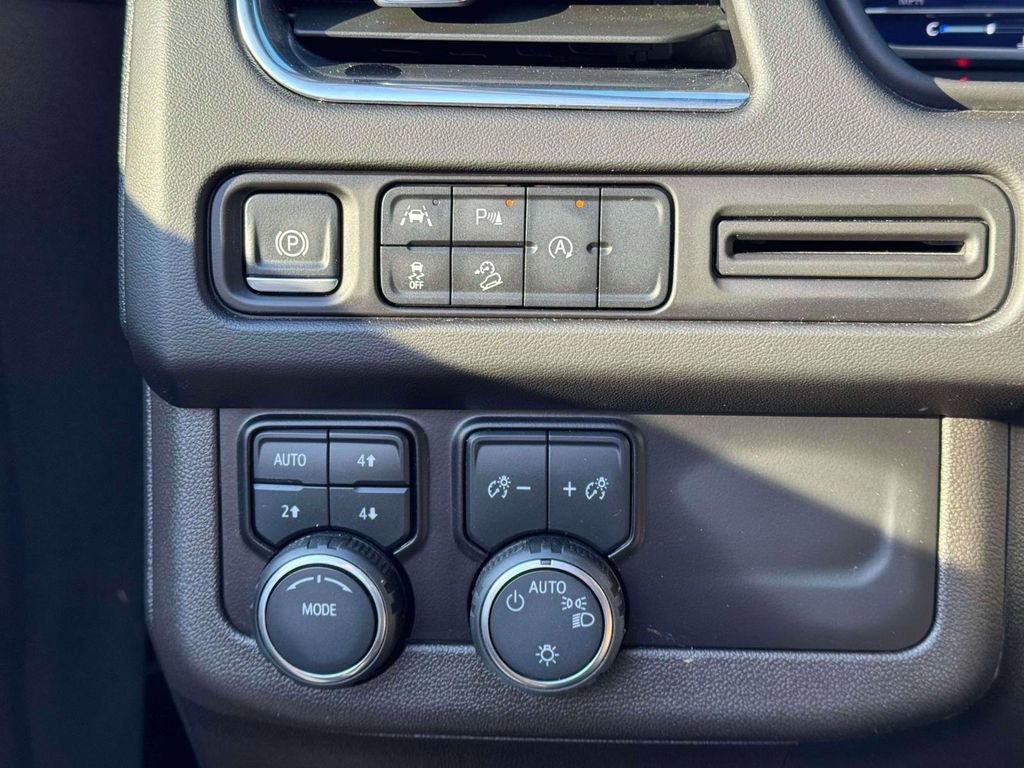Used 2024 Chevrolet Tahoe Premier AWD/4WD image 21