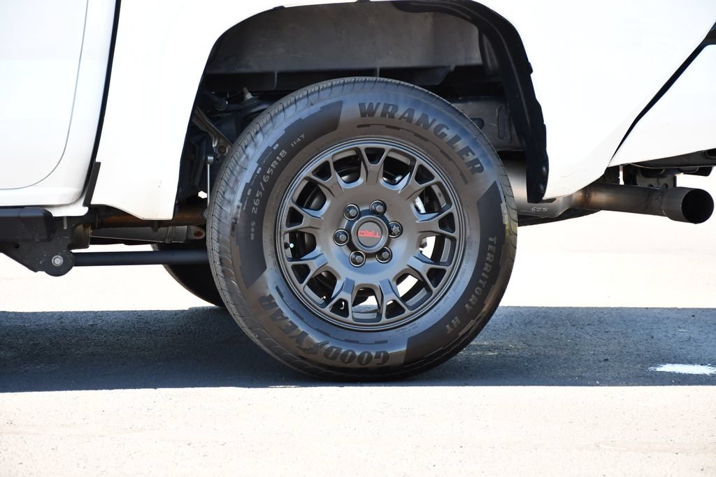 Used 2025 Toyota Tacoma SR5 AWD/4WD image 11