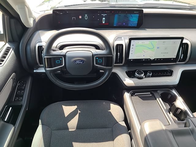 Used 2025 Ford Expedition Active AWD/4WD image 25