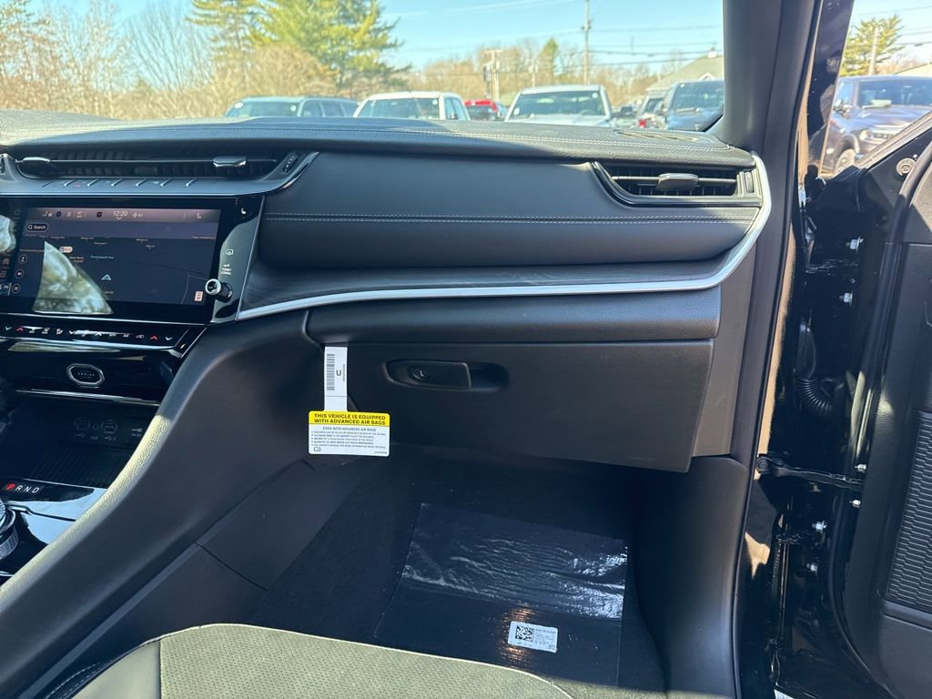 New 2026 Jeep Grand Cherokee Altitude AWD/4WD image 30