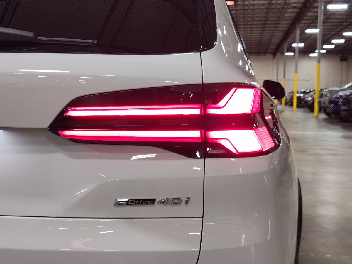 Used 2024 BMW X5 sDrive40i w/ Parking Assistance Package RWD image 20