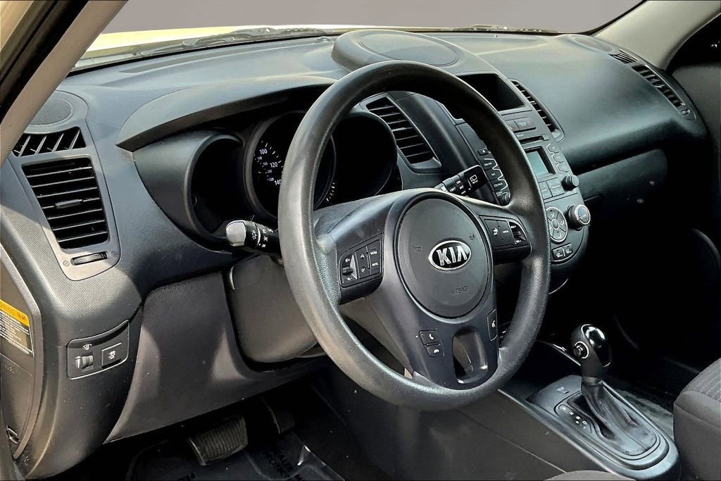 Used 2013 Kia Soul FWD image 14