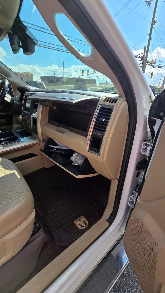 Used 2014 RAM 1500 Laramie w/ Convenience Group AWD/4WD image 26