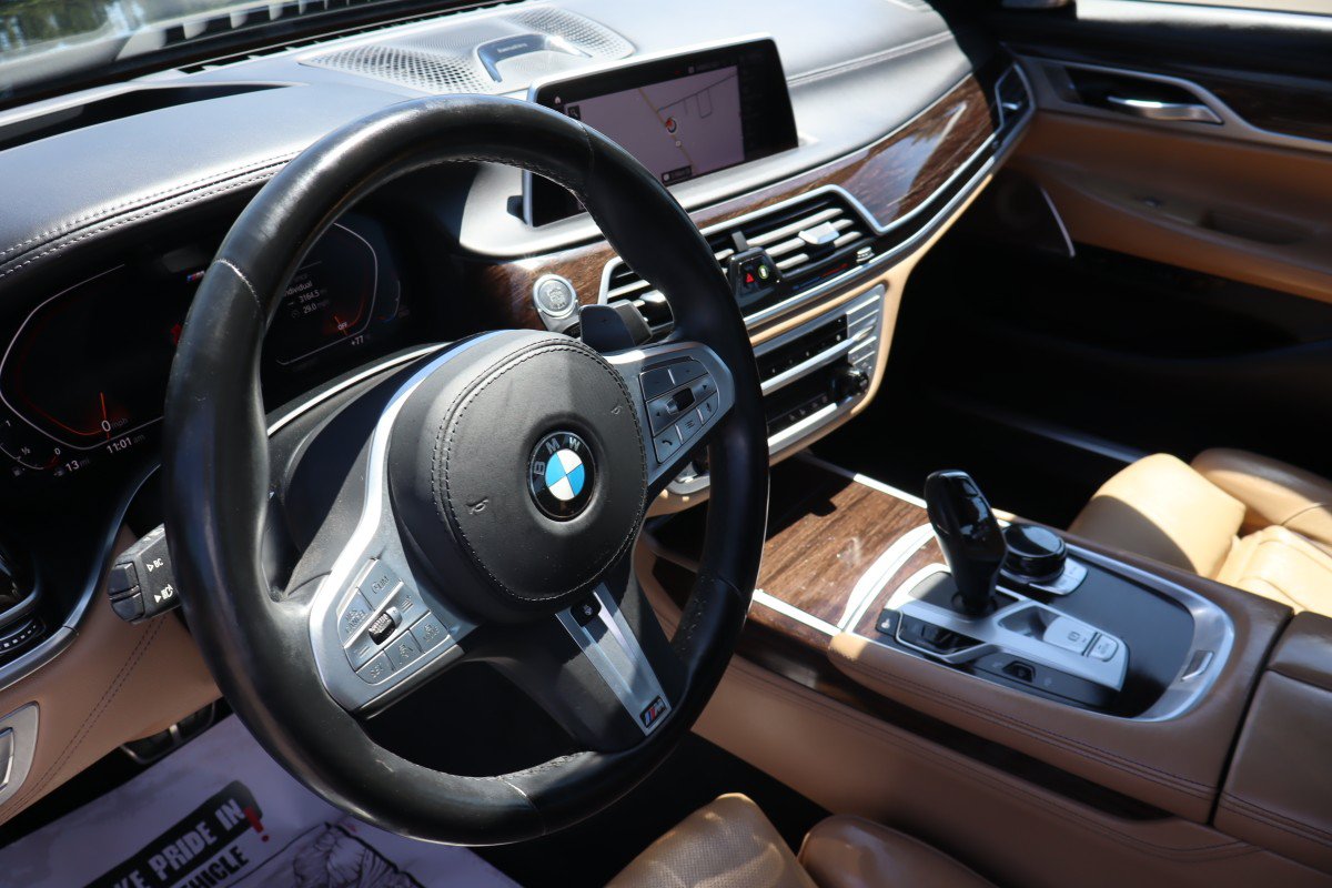 Used 2021 BMW 750i xDrive w/ Executive Package AWD/4WD image 10