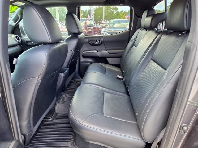 Used 2020 Toyota Tacoma TRD Sport w/ TRD Premium Sport Package AWD/4WD image 15