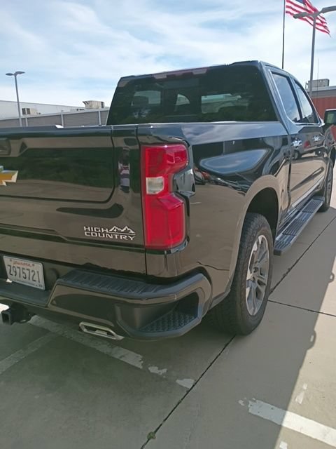Used 2024 Chevrolet Silverado 1500 High Country w/ Z71 Off-Road Package AWD/4WD image 5
