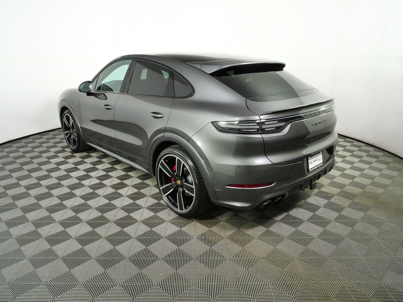 Used 2023 Porsche Cayenne GTS AWD/4WD image 3