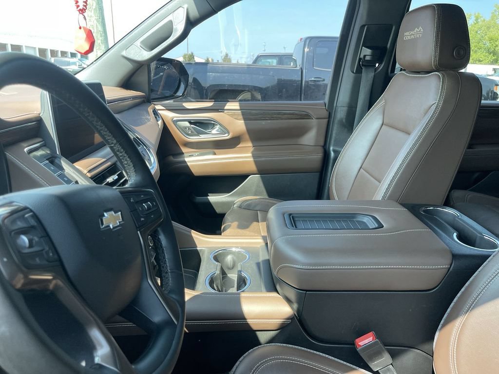 Used 2023 Chevrolet Suburban High Country AWD/4WD image 5