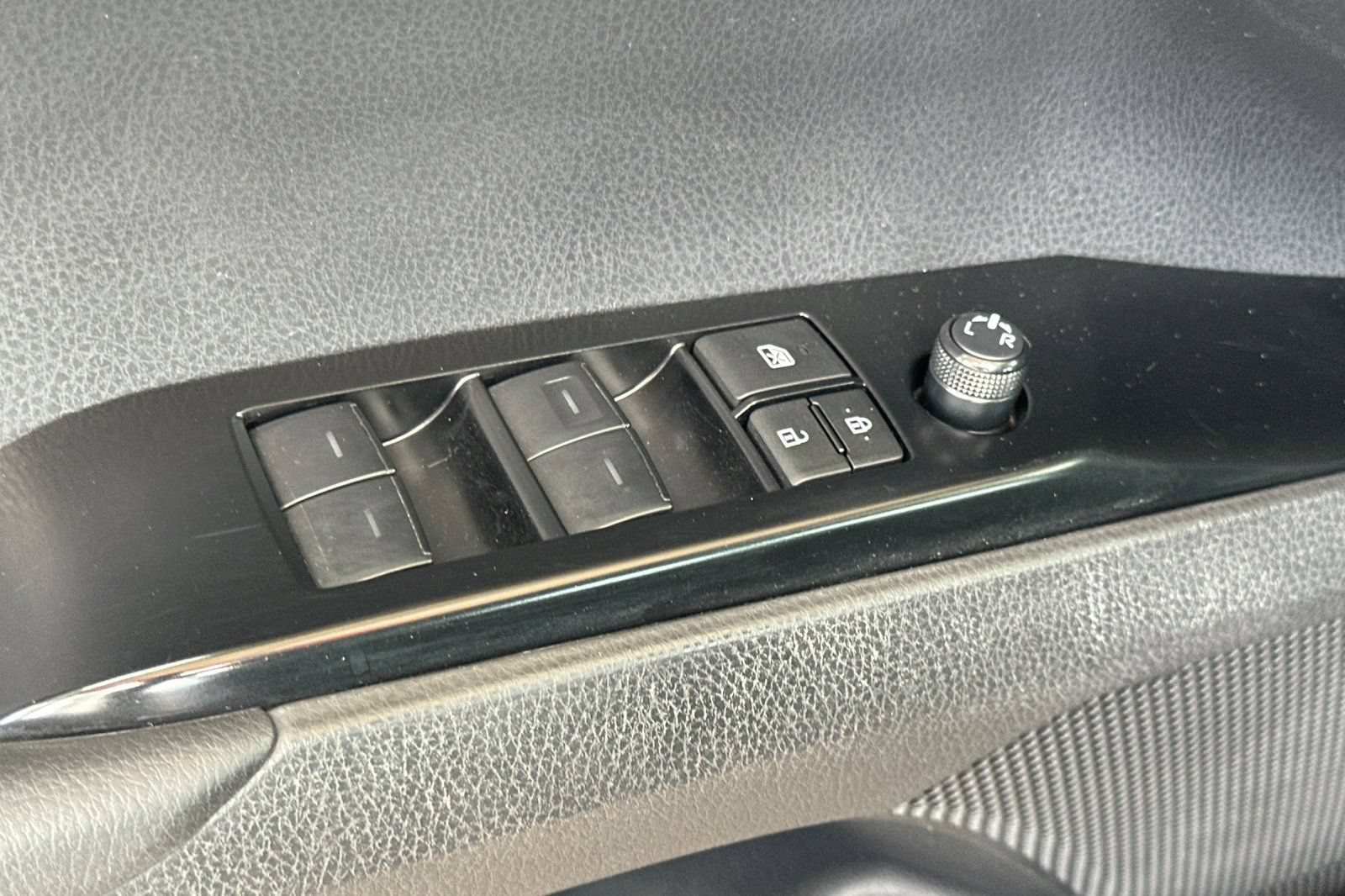 Used 2025 Toyota Camry LE w/ Convenience Package AWD/4WD image 14