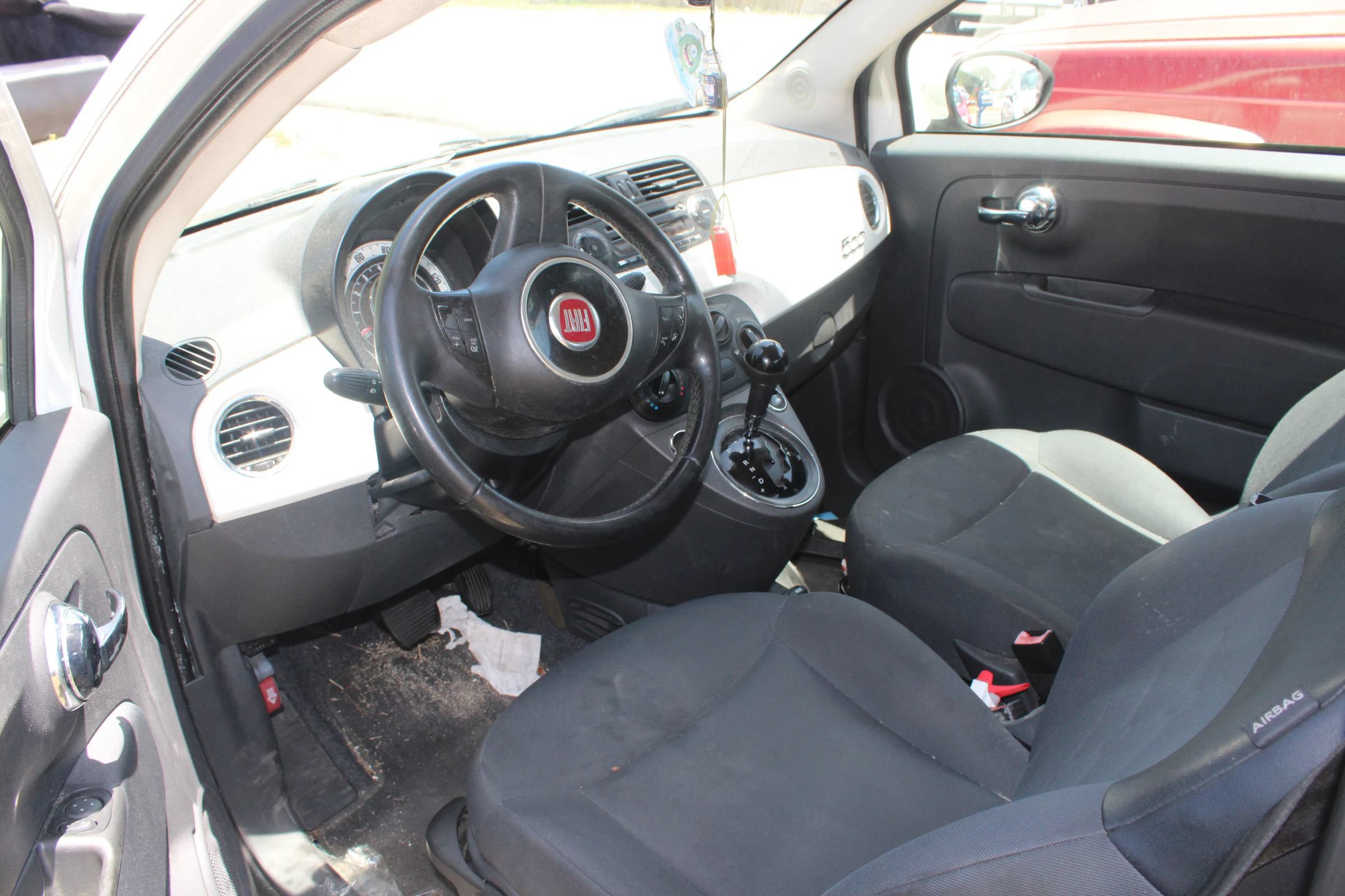 Used 2015 FIAT 500 Pop FWD image 3
