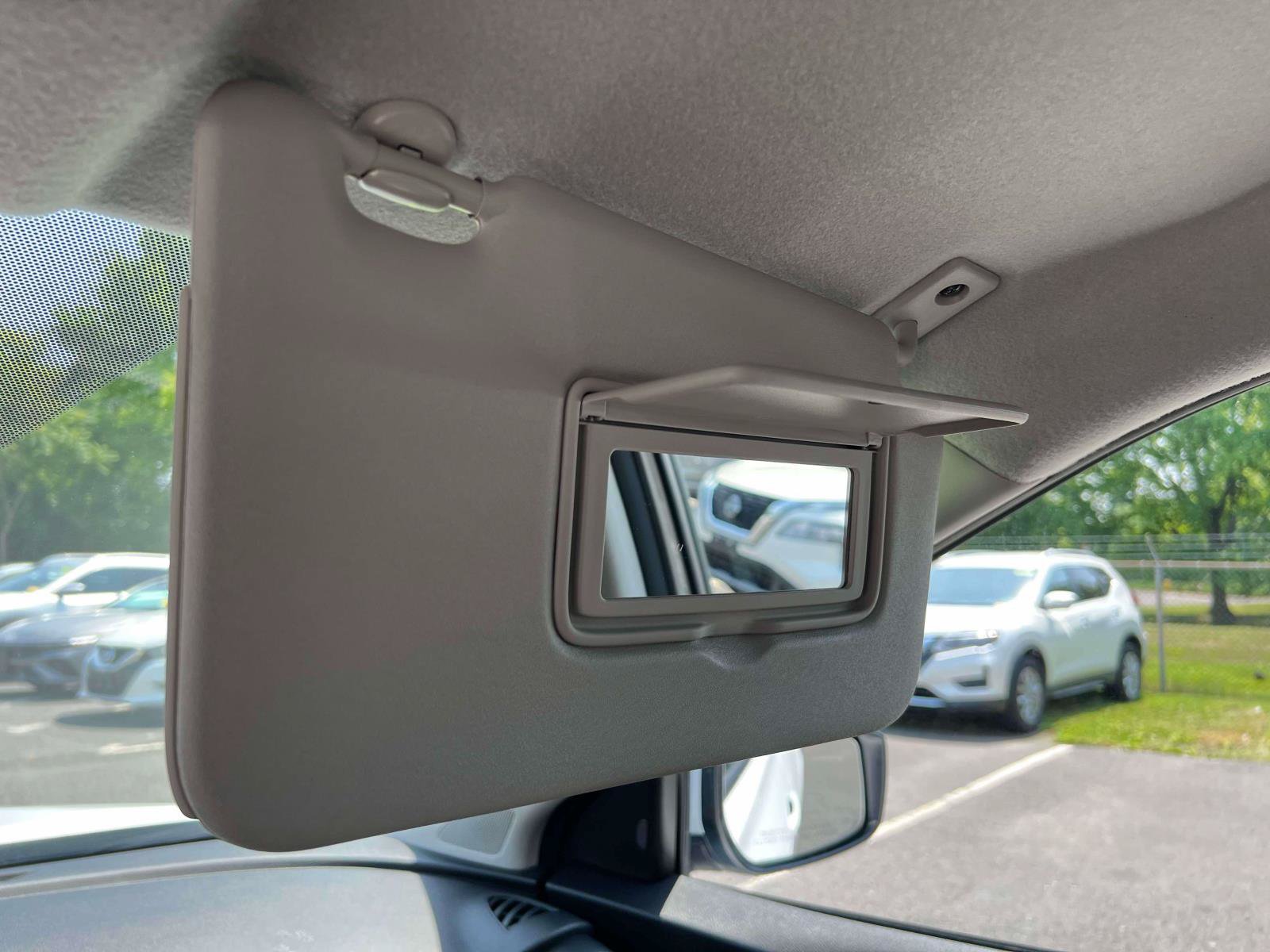 Used 2024 Nissan Kicks SV FWD image 9