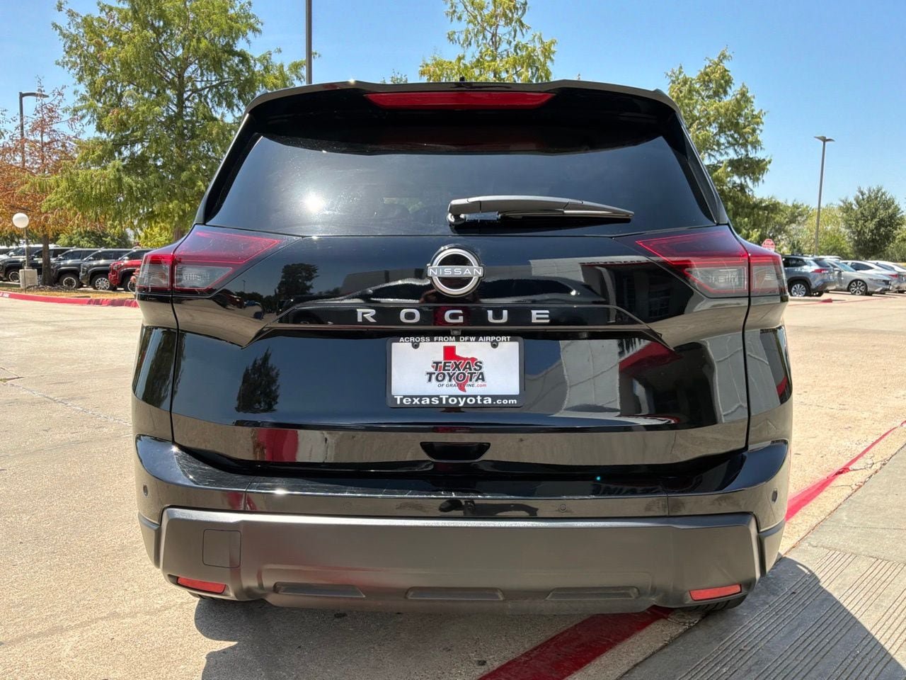 Used 2026 Nissan Rogue SV FWD image 7