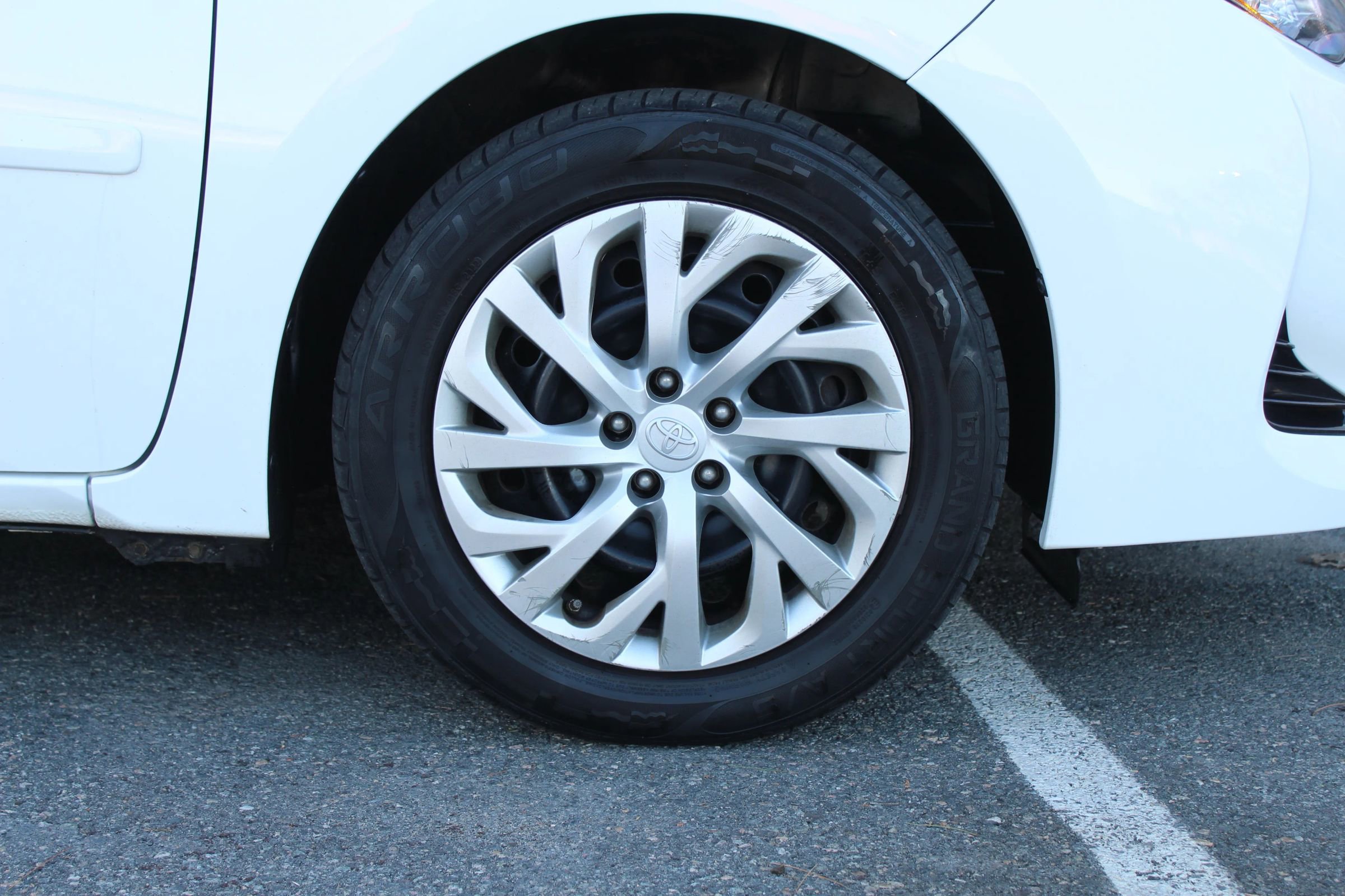 Used 2018 Toyota Corolla LE FWD image 35