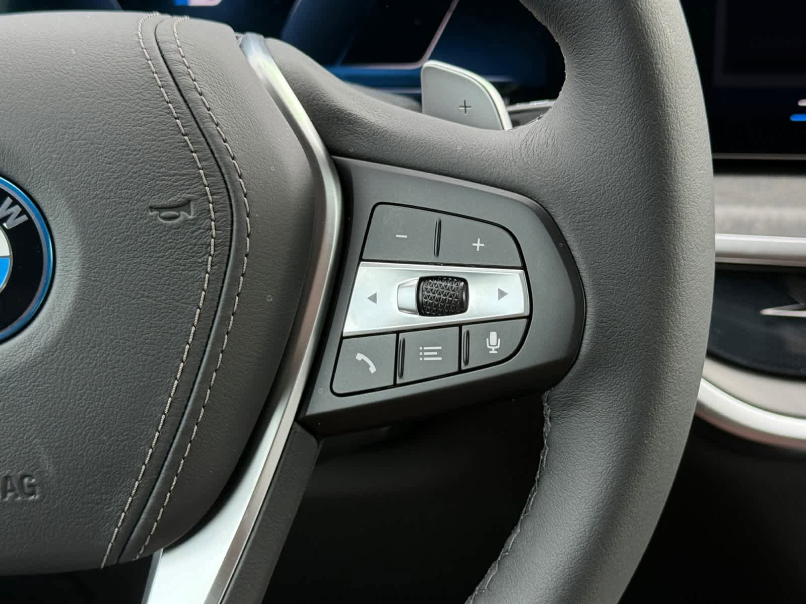New 2026 BMW X5 xDrive50e w/ Climate Comfort Package image 24
