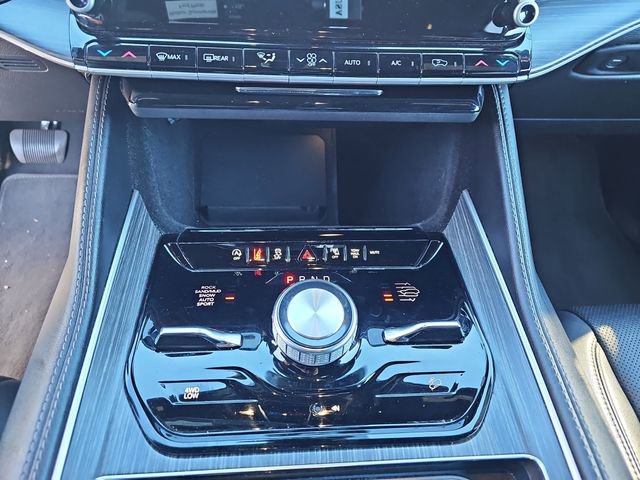 Used 2024 Jeep Wagoneer L Series III w/ Flexible Seating Group image 27