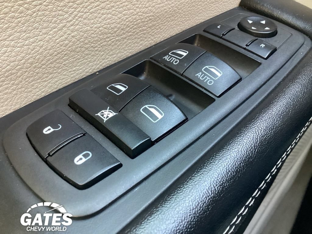 Used 2021 Chrysler Pacifica Touring-L FWD image 24