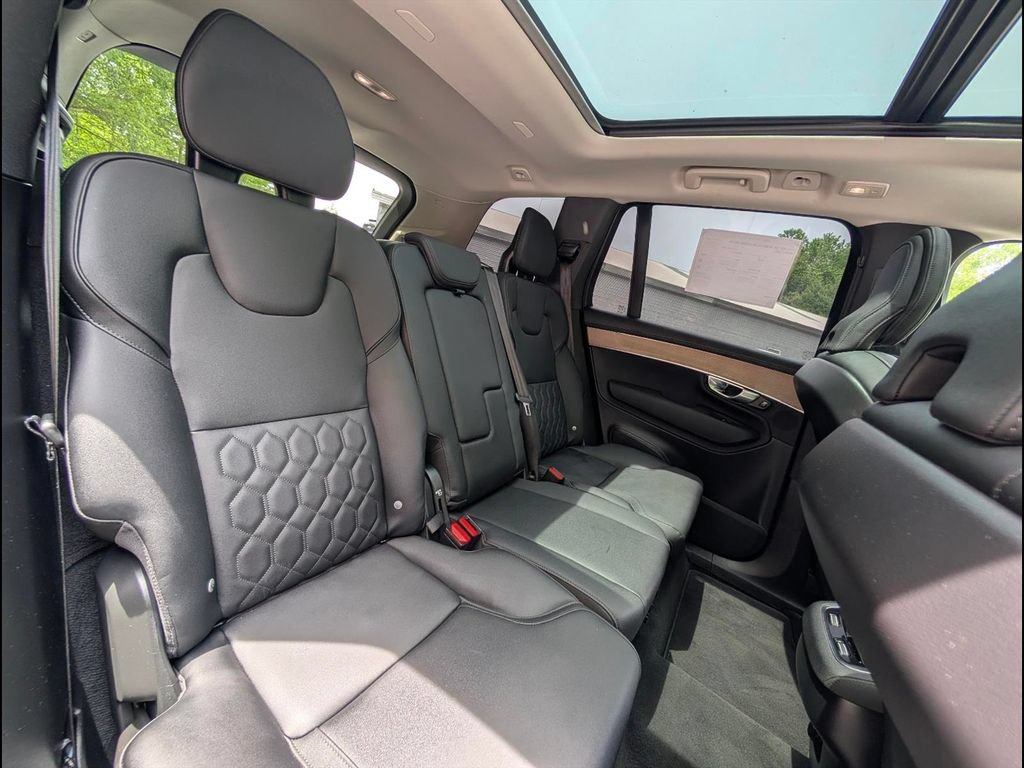 Certified 2025 Volvo XC90 B6 Core AWD/4WD image 17