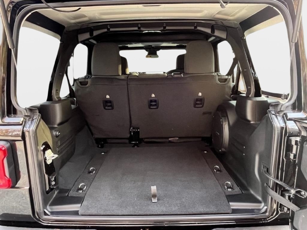 New 2025 Jeep Wrangler Unlimited Sahara w/ Safety Group AWD/4WD image 22