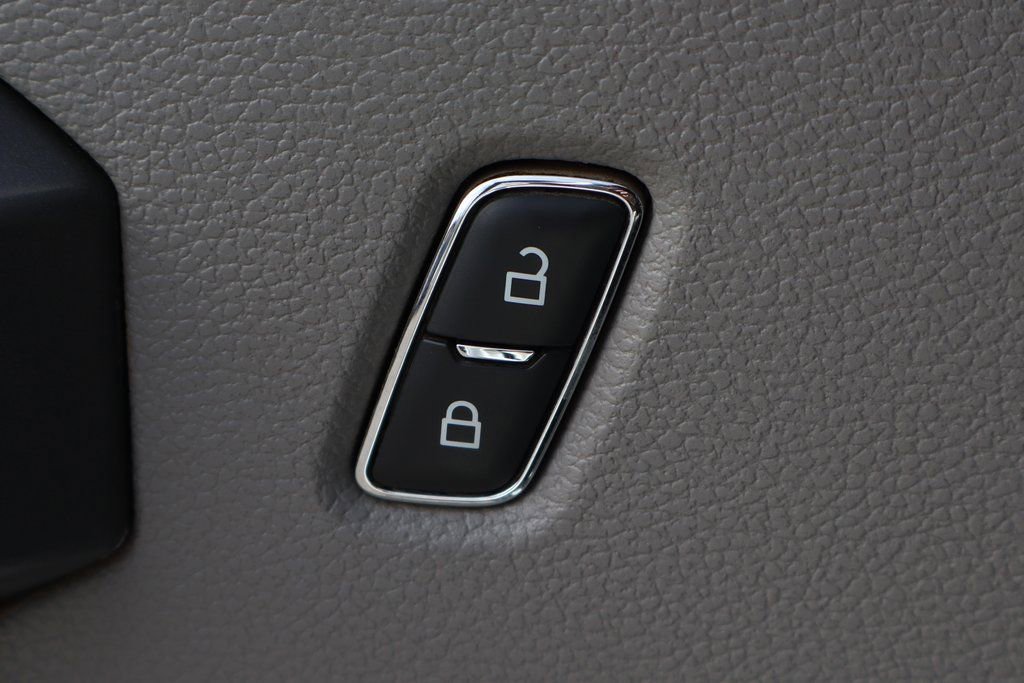 Used 2021 Ford F550 4x4 Regular Cab Super Duty image 17