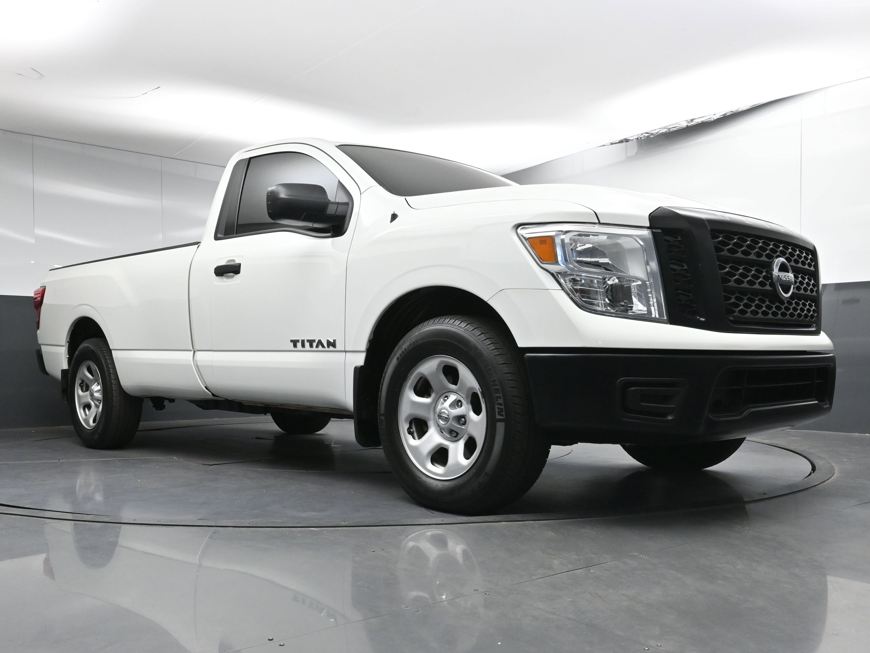Used 2019 Nissan Titan S image 21