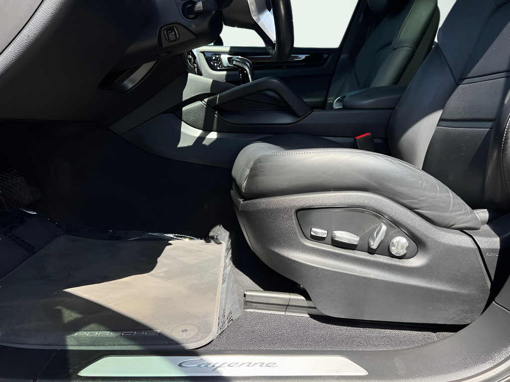 Used 2021 Porsche Cayenne AWD/4WD image 39