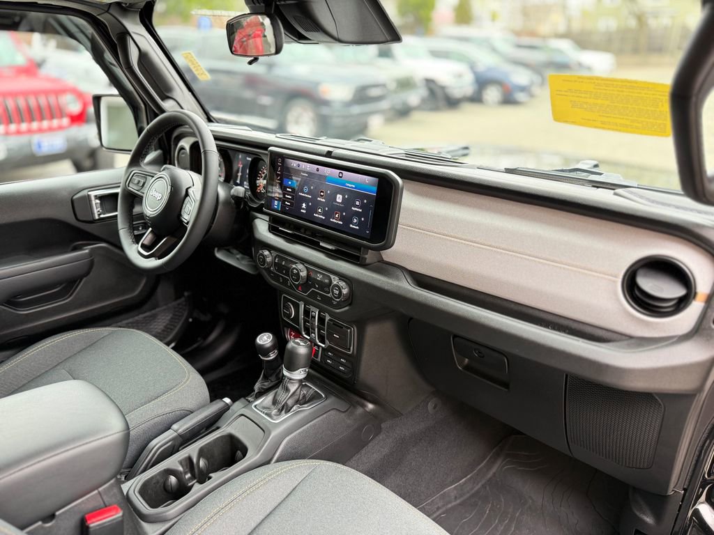 Used 2025 Jeep Wrangler Willys AWD/4WD image 19