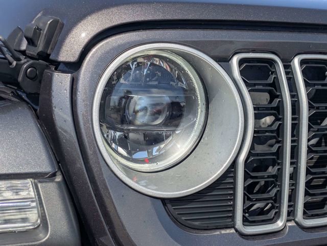 Used 2025 Jeep Wrangler Unlimited Sahara w/ Safety Group image 9