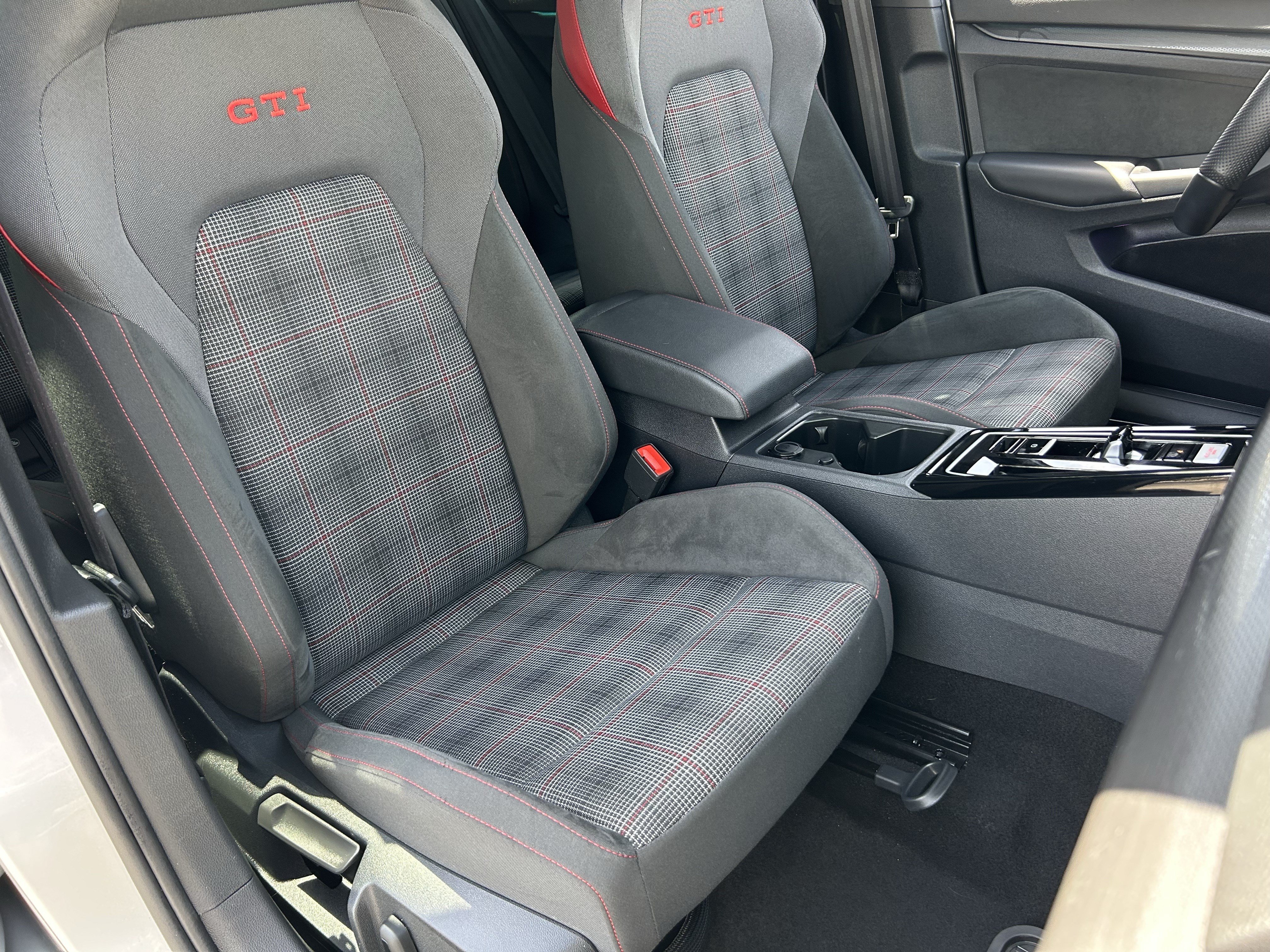 Certified 2024 Volkswagen GTI SE FWD image 8