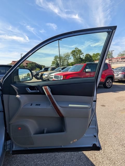 Used 2008 Toyota Highlander Limited w/ Tow Pkg FWD image 22