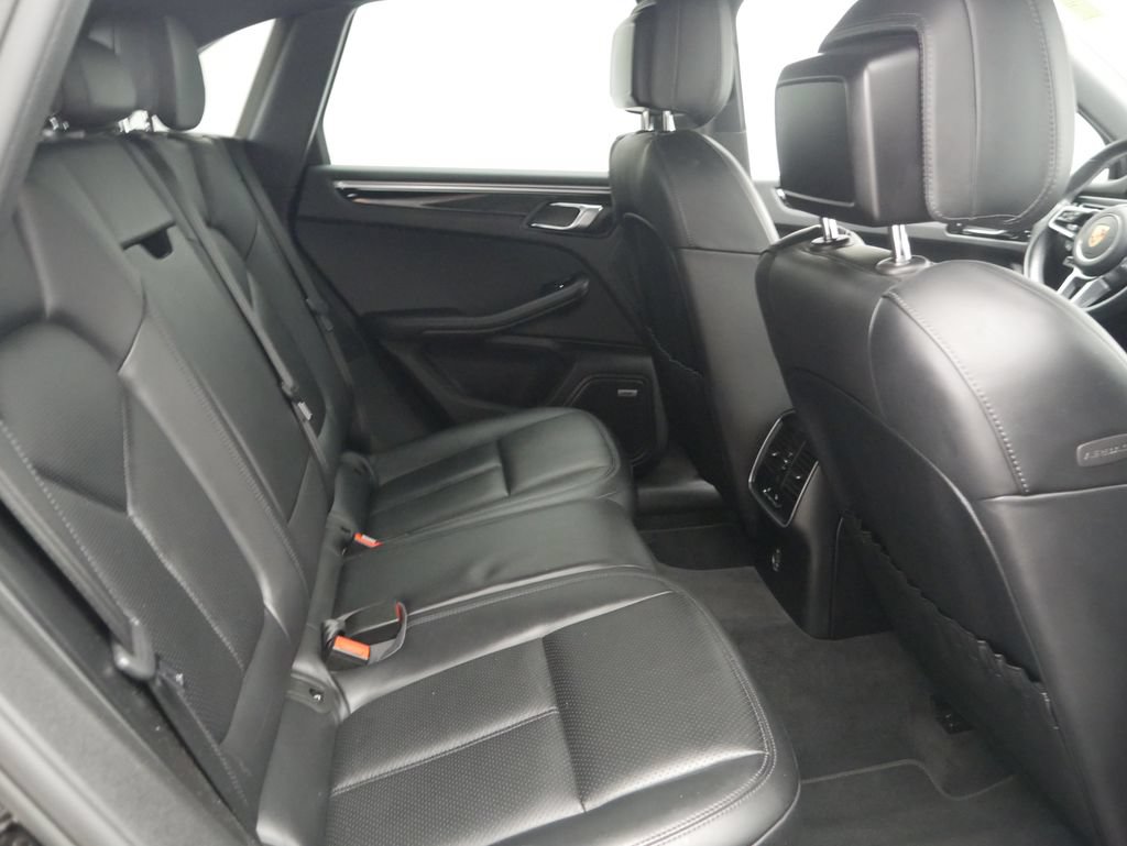 Certified 2018 Porsche Macan Sport Edition AWD/4WD image 27
