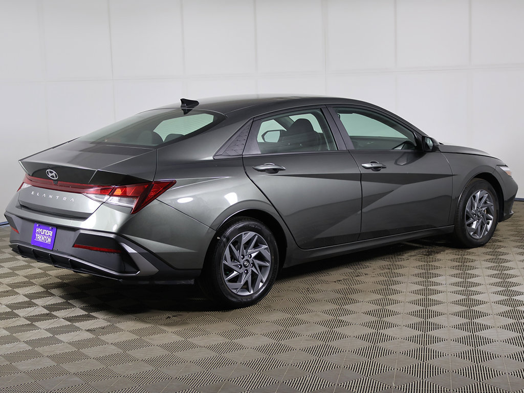 Certified 2024 Hyundai Elantra SEL FWD image 9