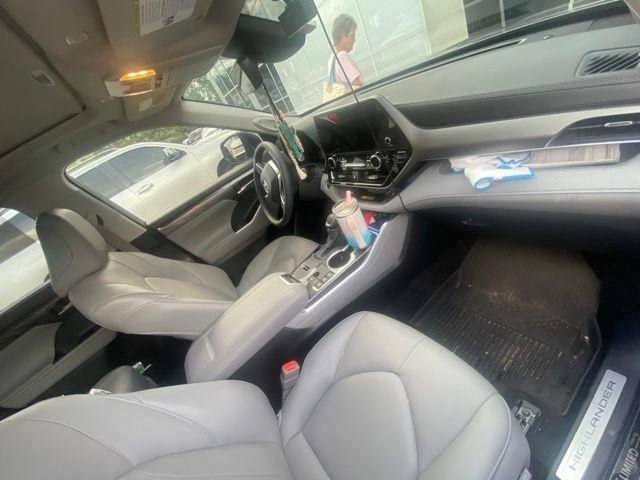 Used 2026 Toyota Highlander Limited AWD/4WD image 11