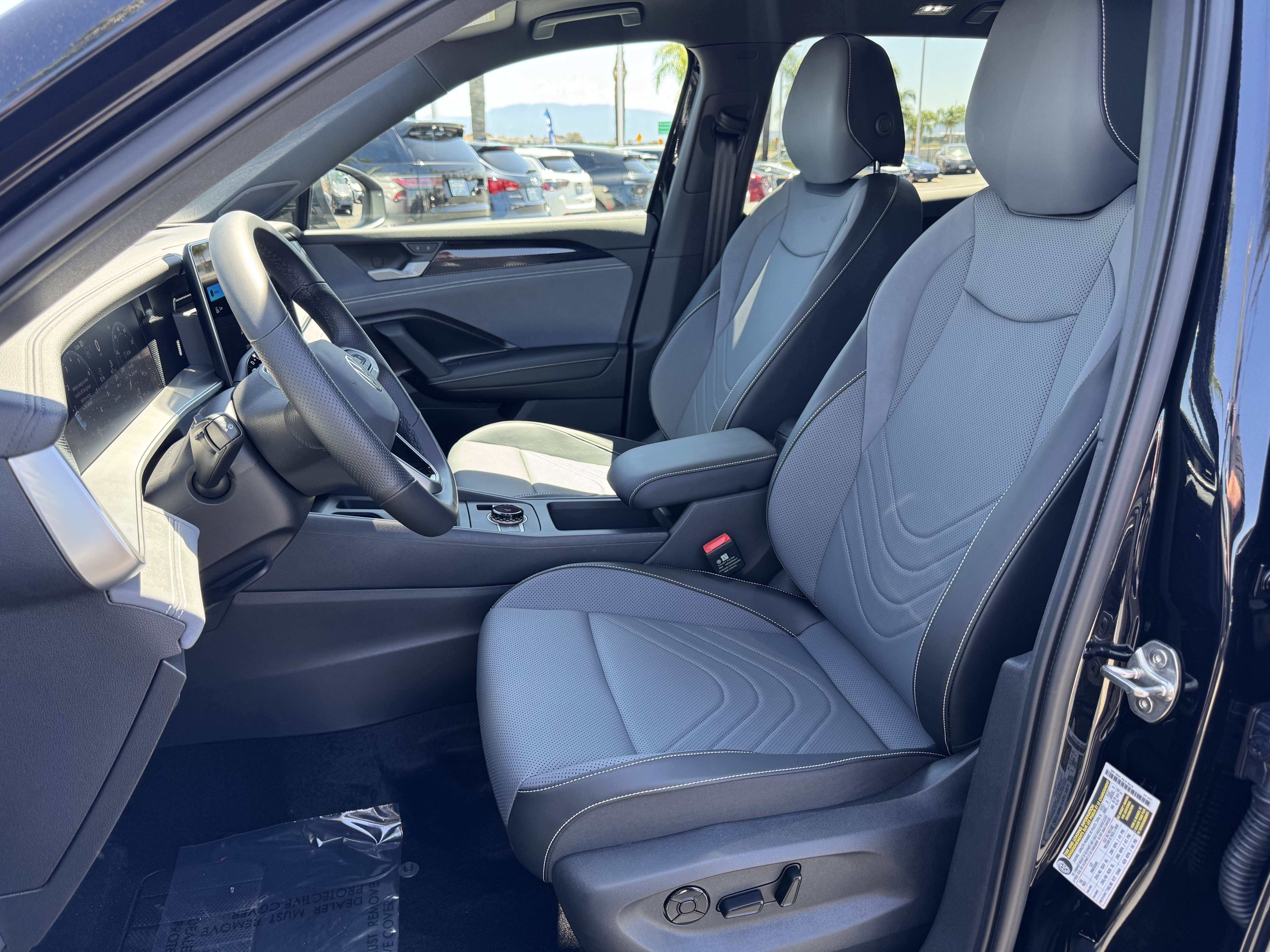 Certified 2026 Volkswagen Tiguan SE R-Line AWD/4WD image 15