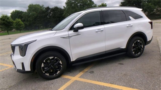 New 2025 Kia Sorento S image 7