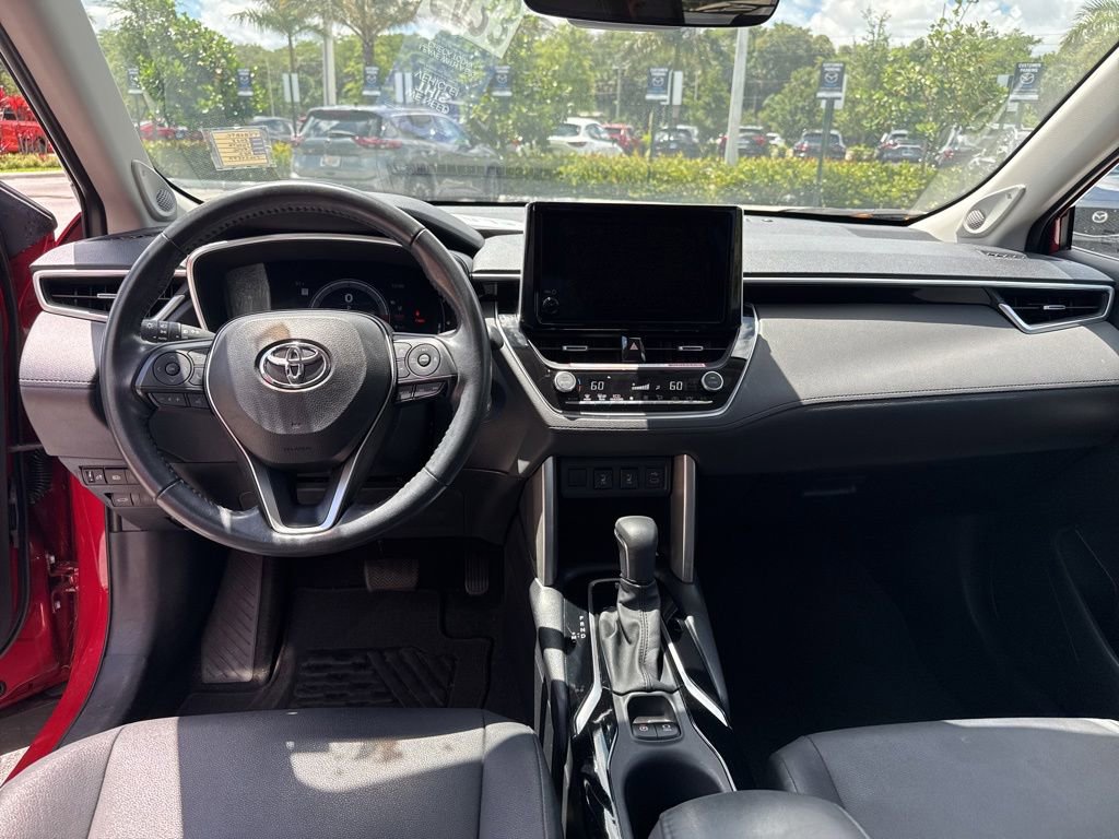 Used 2023 Toyota Corolla Cross XLE w/ Convenience Package FWD image 20