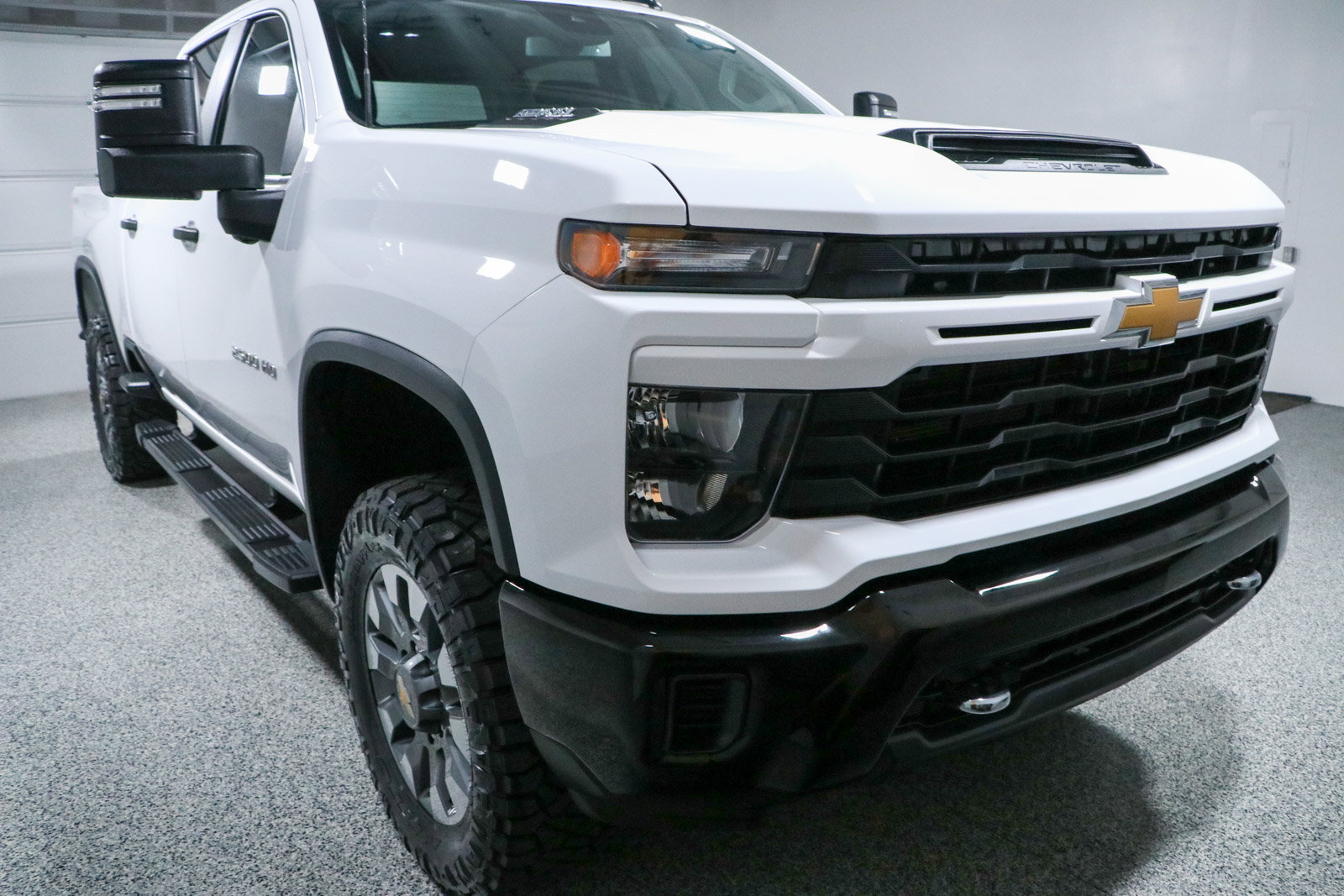 Used 2024 Chevrolet Silverado 2500 Custom w/ Custom Value Package AWD/4WD image 6