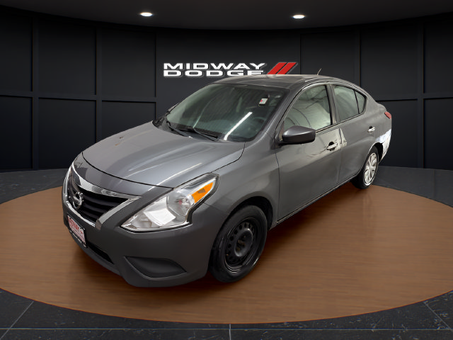 Used 2019 Nissan Versa SV FWD image 2