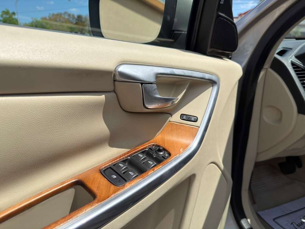 Used 2015 Volvo XC60 T5 Platinum image 9