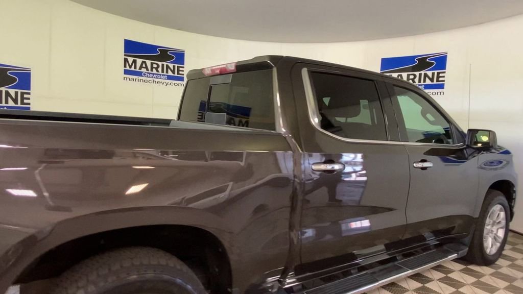 Used 2021 Chevrolet Silverado 1500 High Country w/ Technology Package AWD/4WD image 2