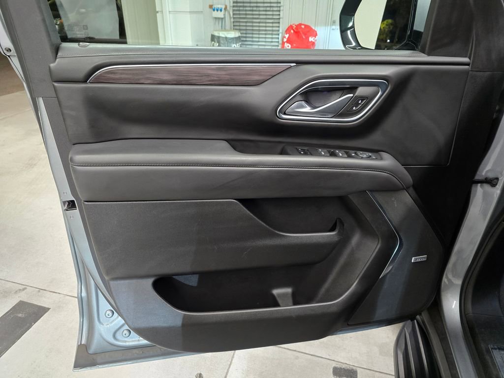 Used 2024 Chevrolet Suburban LT RWD image 14