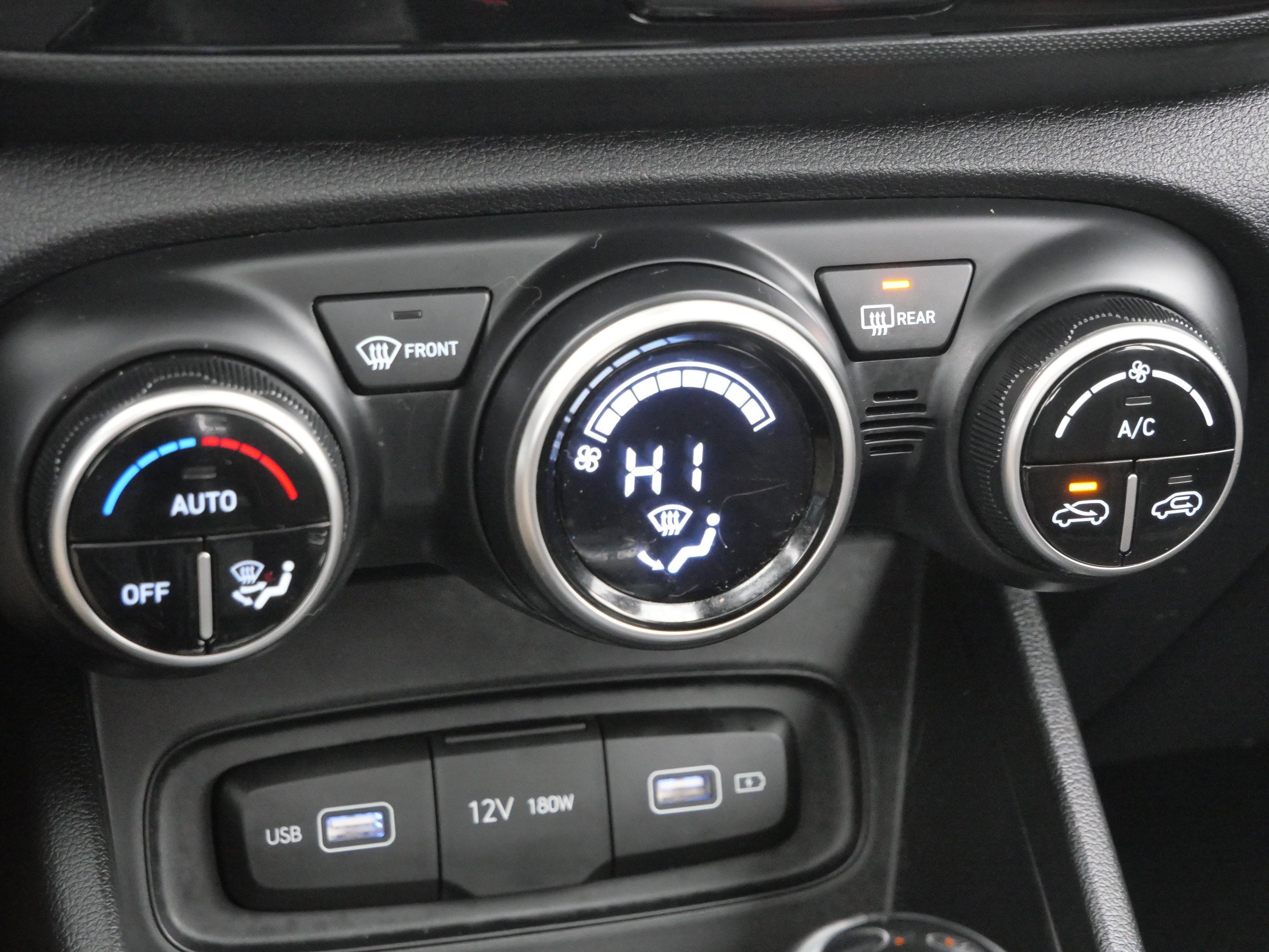 Certified 2022 Hyundai Venue SEL w/ Cargo Package image 24