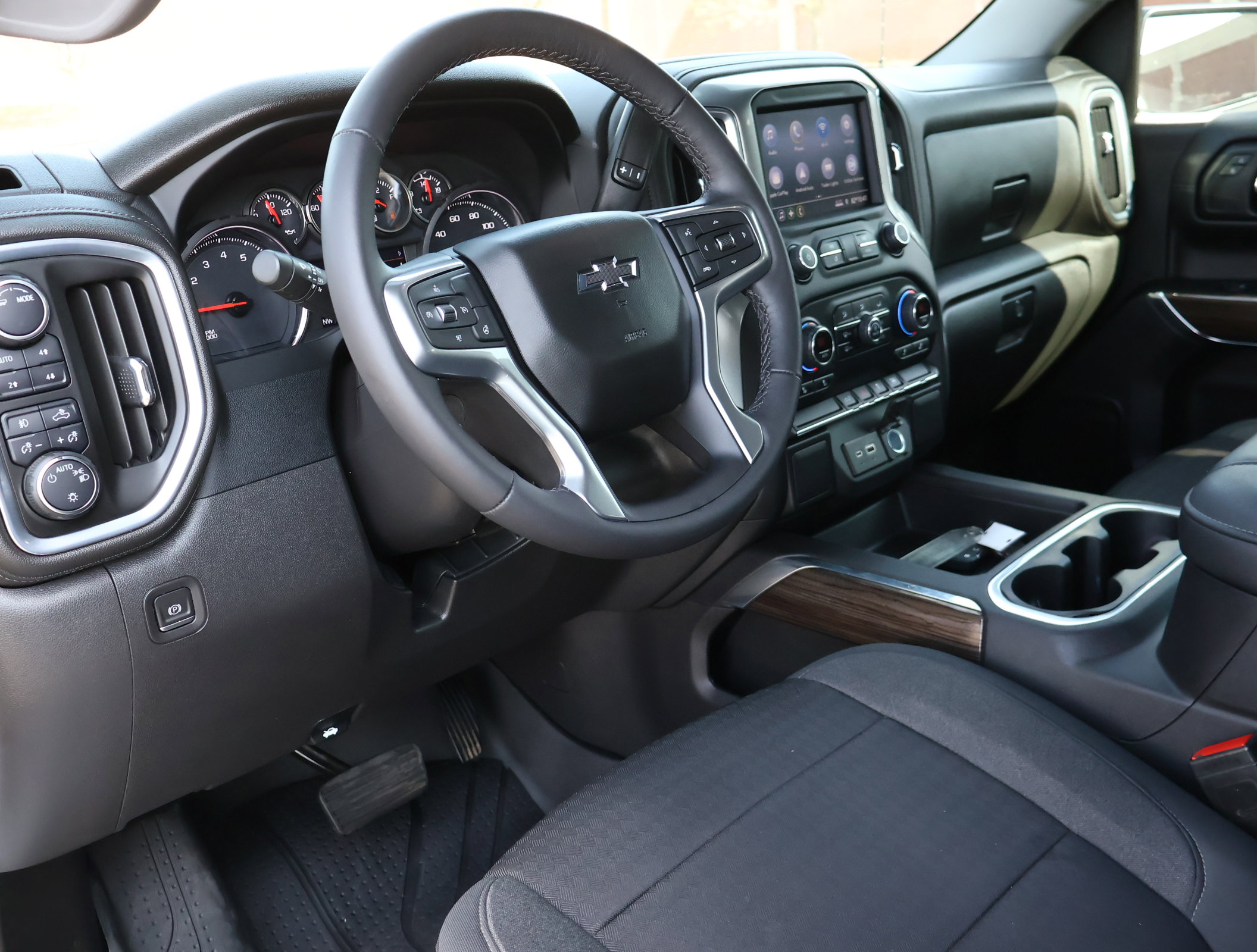Used 2022 Chevrolet Silverado 1500 RST AWD/4WD image 3